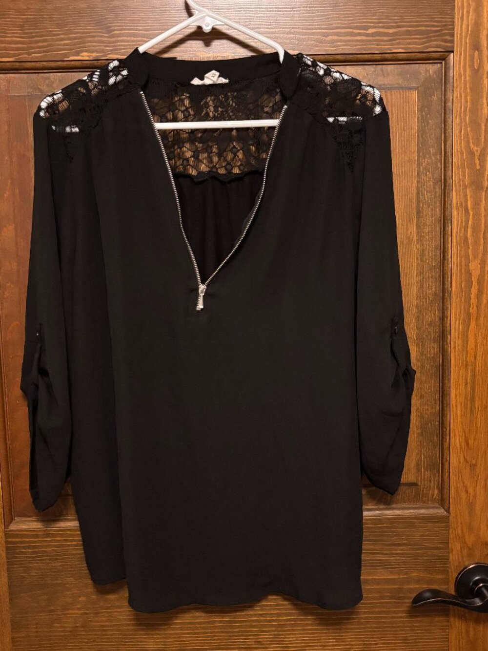 New York & Company Stretch sleeveless black top, women’s size XL. Features a dra